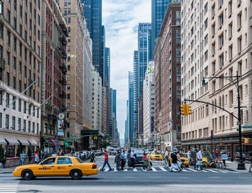 Perspectivas Globales 2025: Crecientes Riesgos para la Economía Mundial y Desafíos para los Mercados Emergentes